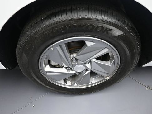 Certified 2025 Hyundai Elantra SE w/ Cargo Package FWD image 12