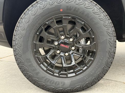 New 2026 GMC Canyon Elevation w/ Convenience Package image 9