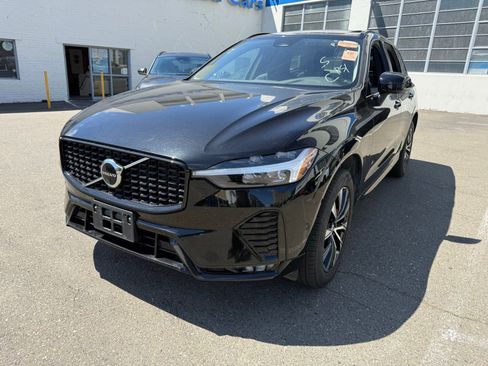Used 2025 Volvo XC60 B5 Plus image 1