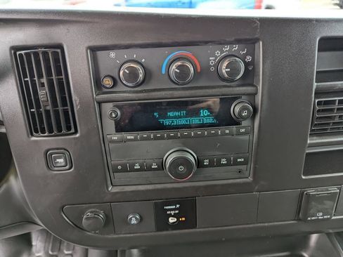 Used 2024 GMC Savana 2500 w/ Driver Convenience Package image 20