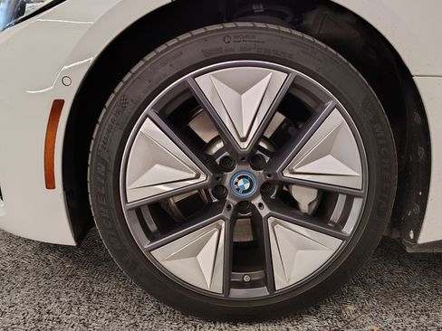 Used 2023 BMW i4 eDrive35 image 11