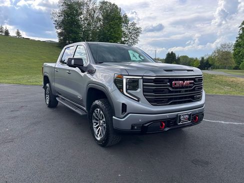 Certified 2023 GMC Sierra 1500 AT4 w/ AT4 Premium Package AWD/4WD image 1