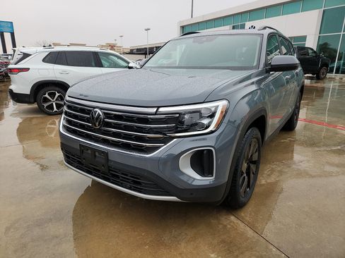 New 2026 Volkswagen Atlas SE image 3