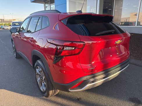 New 2026 Chevrolet Trax LT w/ Sunroof Package image 8