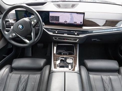 Used 2025 BMW X5 xDrive50e AWD/4WD image 22
