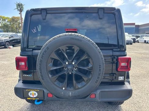 Used 2024 Jeep Wrangler Unlimited Sahara AWD/4WD image 6