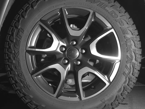 Used 2025 Jeep Compass Trailhawk AWD/4WD image 14