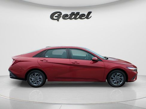 Certified 2024 Hyundai Elantra SEL FWD image 5