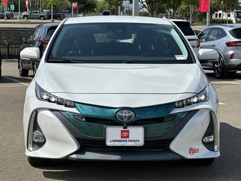 Used 2017 Toyota Prius Prime Advanced FWD image 9
