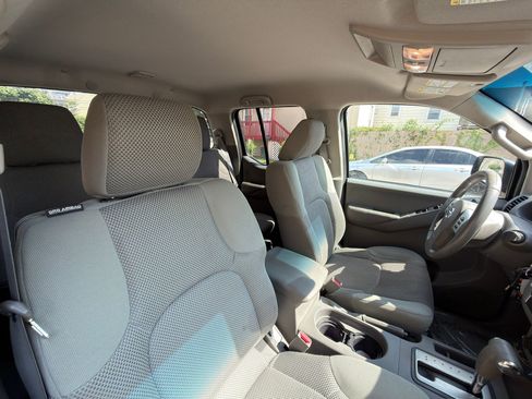 Used 2013 Nissan Frontier SV w/ SV Value Truck Pkg AWD/4WD image 31