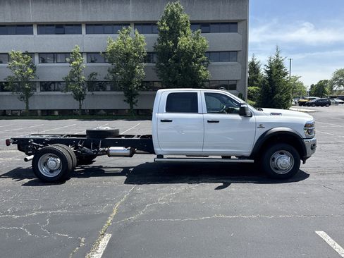New 2026 RAM 5500 Tradesman AWD/4WD image 11