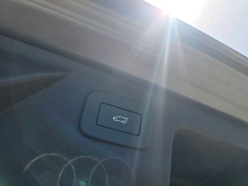 New 2023 Land Rover Discovery Sport SE R-Dynamic image 19