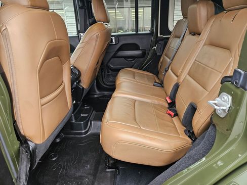 Used 2022 Jeep Wrangler Unlimited Sahara w/ Cold Weather Group AWD/4WD image 17
