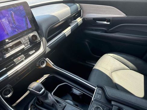 Certified 2024 Toyota Grand Highlander AWD image 24