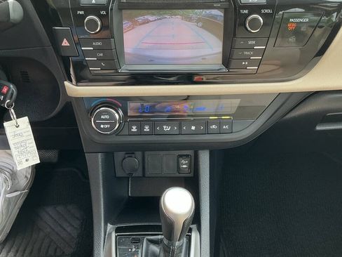 Used 2014 Toyota Corolla LE FWD image 20
