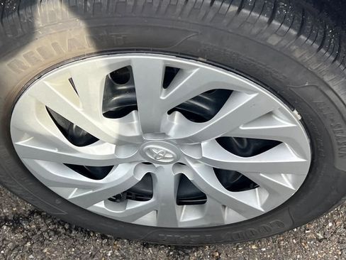 Used 2019 Toyota Corolla L image 17