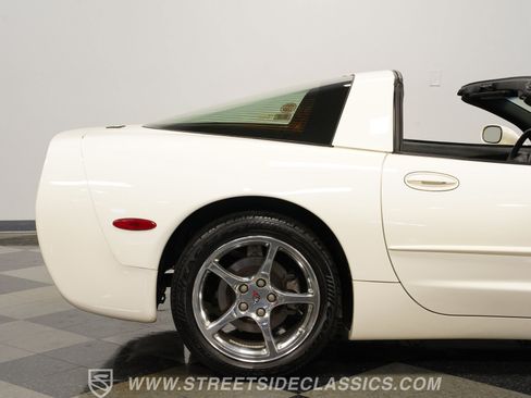 Used 2001 Chevrolet Corvette Coupe w/ Preferred Equipment Group2 RWD image 30