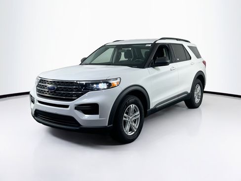 Used 2022 Ford Explorer XLT image 1