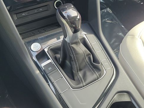 New 2026 Volkswagen Taos SE FWD image 24