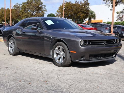 Used 2019 Dodge Challenger SXT image 2