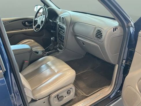 Used 2004 Buick Rainier CXL w/ Convenience Package AWD/4WD image 16