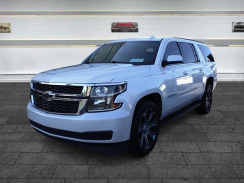 Used 2017 Chevrolet Suburban LT RWD image 4
