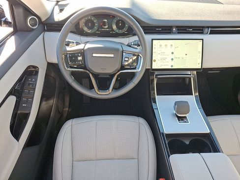 Used 2025 Land Rover Range Rover Evoque S image 11
