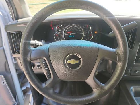 Used 2018 Chevrolet Express 2500 w/ Driver Convenience Package image 17