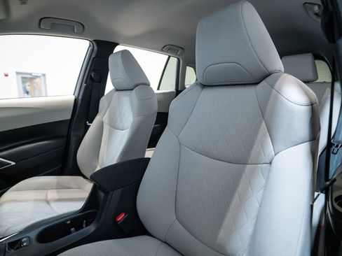 Used 2023 Toyota Corolla Cross LE image 6