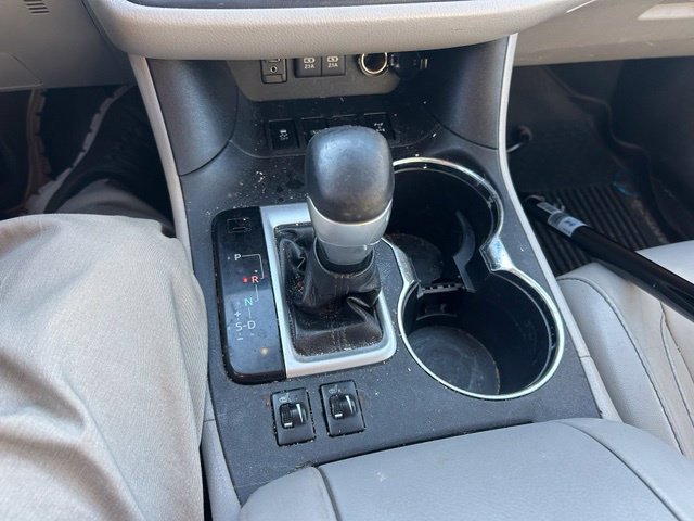 Used 2017 Toyota Highlander XLE AWD/4WD image 12