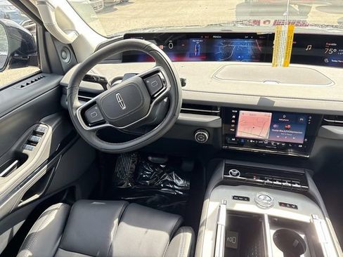 New 2026 Lincoln Navigator Premiere AWD/4WD image 14