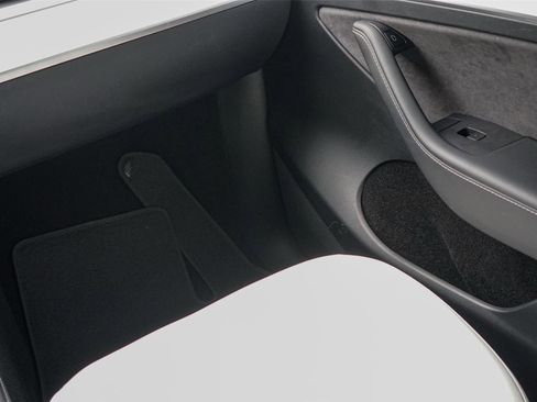 Used 2022 Tesla Model Y Performance AWD/4WD image 25