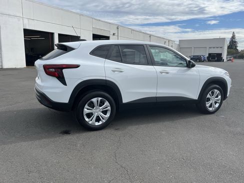 Used 2024 Chevrolet Trax LS FWD image 6
