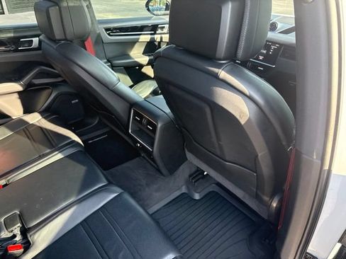 Used 2019 Porsche Cayenne AWD/4WD image 17