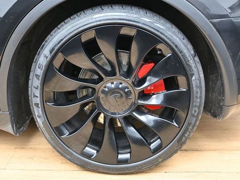 Used 2024 Tesla Model Y Performance AWD/4WD image 11