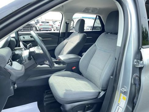 Used 2025 Ford Explorer Active AWD/4WD image 19