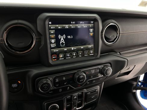 Used 2022 Jeep Gladiator Overland image 20