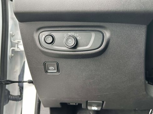 Used 2024 GMC Terrain SLE image 26