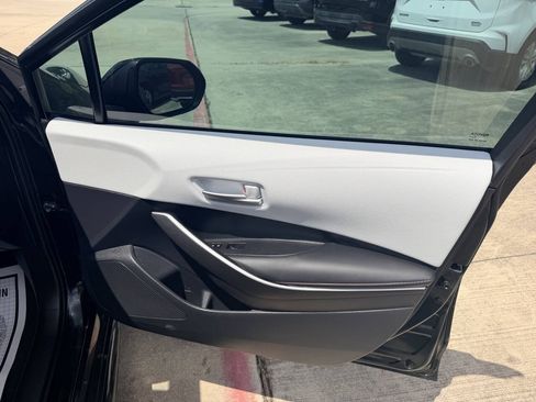 Used 2025 Toyota Corolla SE FWD image 24