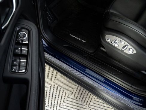 New 2026 Porsche Macan AWD/4WD image 8