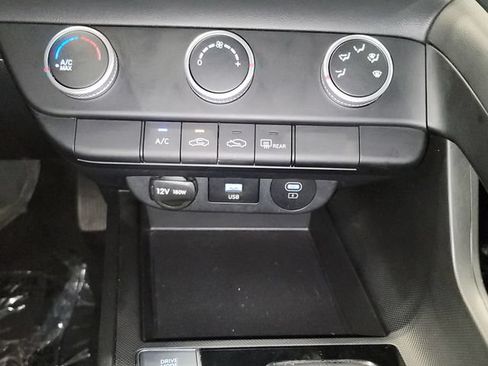Used 2024 Hyundai Elantra SE FWD image 23