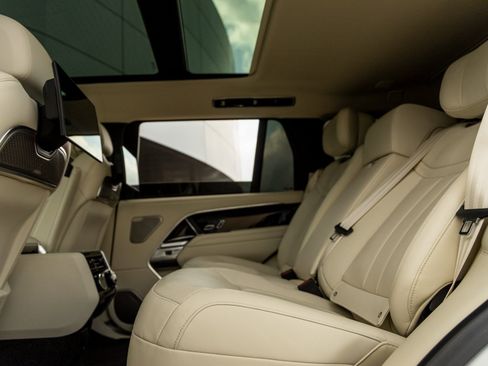 Used 2025 Land Rover Range Rover Long Wheelbase Autobiography image 29