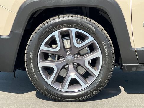 Used 2015 Jeep Renegade Latitude FWD image 35