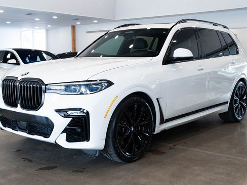 Used 2022 BMW X7 M50i image 1