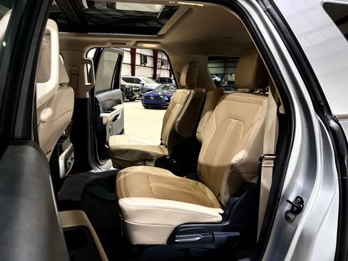 Used 2024 Ford Expedition Max Limited image 18