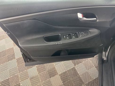 Used 2019 Hyundai Santa Fe SE FWD image 21