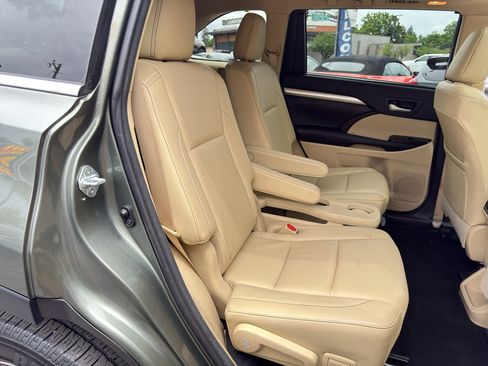 Used 2016 Toyota Highlander XLE AWD/4WD image 20