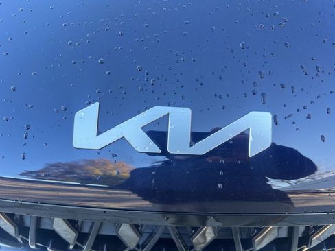 Certified 2025 Kia Carnival EX image 26