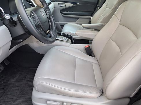 Used 2017 Honda Pilot Touring image 16