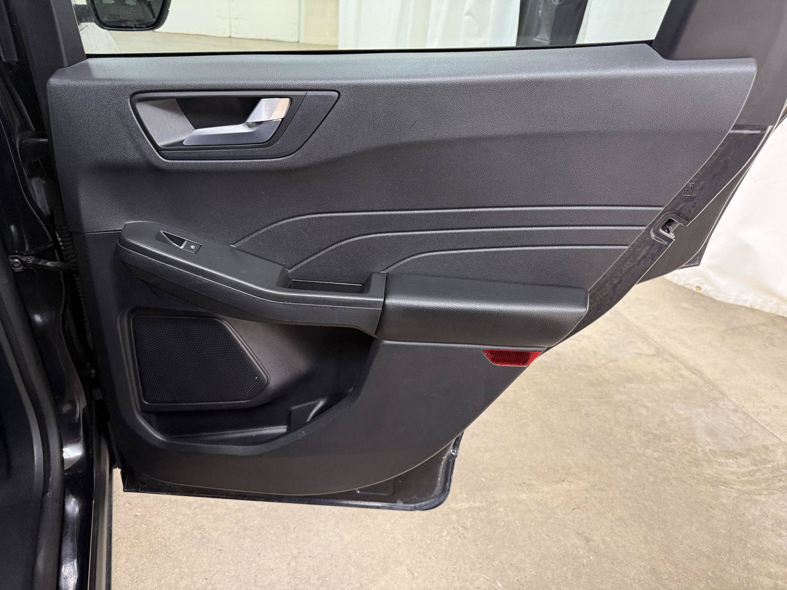 Used 2022 Ford Escape SEL AWD/4WD image 30